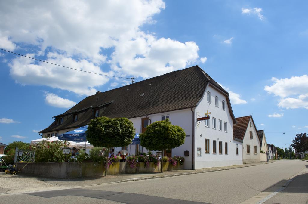 فندق نوينبورغ أم راينفي  Gasthof Zum Kreuz المظهر الخارجي الصورة